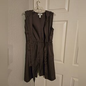 Plum sleeveless lapel vest